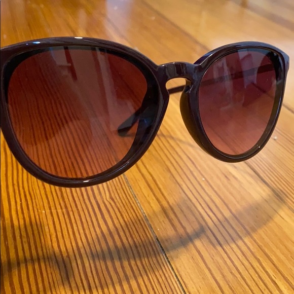 Michael Kors Sunglasses. - Picture 8 of 8